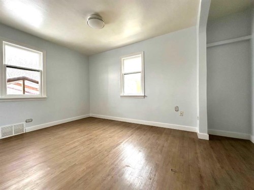 1101 22 Avenue Nw, Calgary, AB - Indoor Photo Showing Other Room