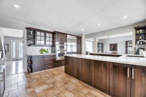 788 Parkridge Drive Se, Calgary, AB - Indoor Photo Showing Kitchen