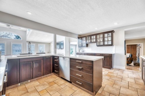 788 Parkridge Drive Se, Calgary, AB - Indoor Photo Showing Kitchen