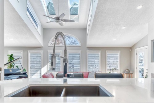 788 Parkridge Drive Se, Calgary, AB - Indoor Photo Showing Kitchen With Double Sink