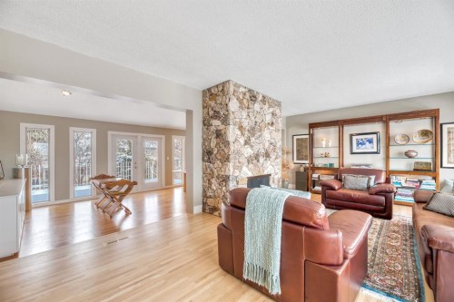 788 Parkridge Drive Se, Calgary, AB - Indoor Photo Showing Living Room