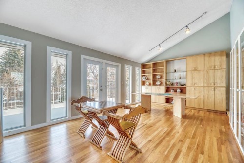 788 Parkridge Drive Se, Calgary, AB - Indoor Photo Showing Dining Room