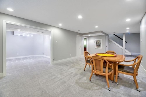788 Parkridge Drive Se, Calgary, AB - Indoor Photo Showing Dining Room