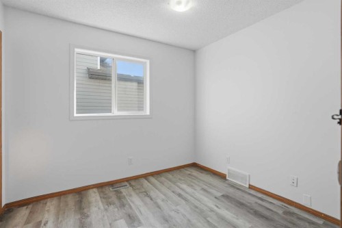 523 Martindale Drive Ne, Calgary, AB - Indoor Photo Showing Other Room