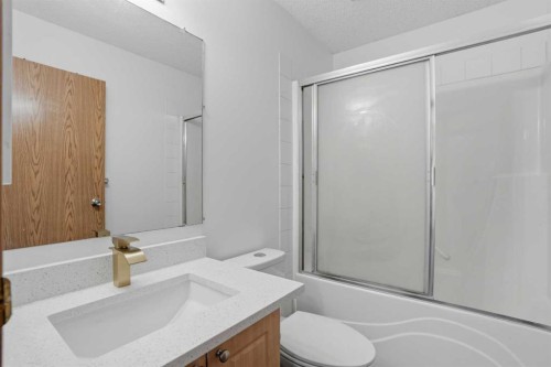 523 Martindale Drive Ne, Calgary, AB - Indoor Photo Showing Bathroom