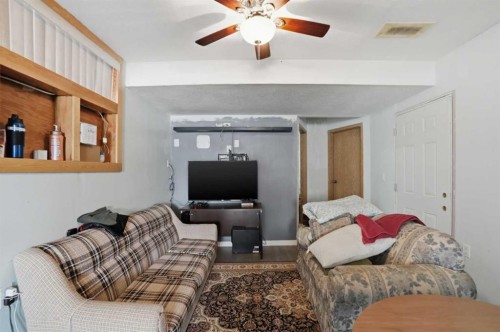 523 Martindale Drive Ne, Calgary, AB - Indoor Photo Showing Living Room