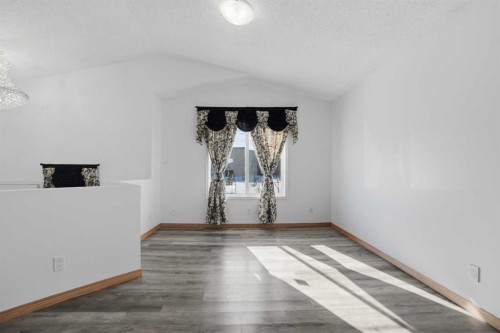 523 Martindale Drive Ne, Calgary, AB - Indoor Photo Showing Other Room