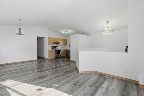 523 Martindale Drive Ne, Calgary, AB - Indoor Photo Showing Kitchen