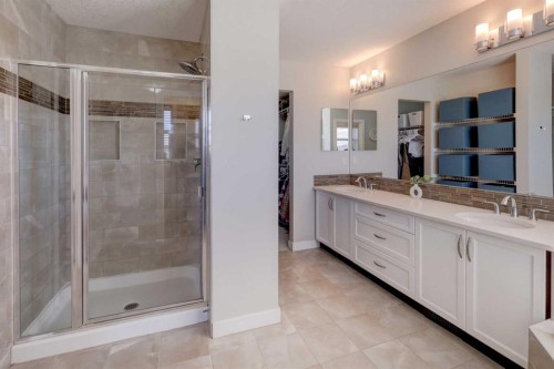 213 Kingsmere Cove Se, Airdrie, AB - Indoor Photo Showing Bathroom