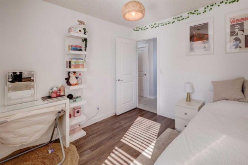 213 Kingsmere Cove Se, Airdrie, AB - Indoor Photo Showing Bedroom