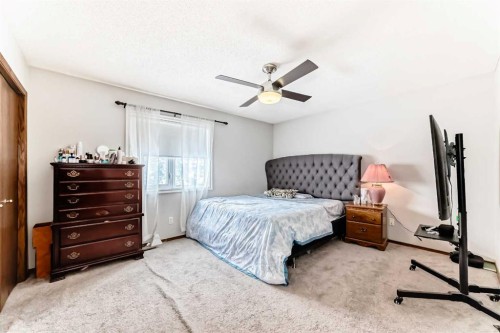 49 Applewood Court Se, Calgary, AB - Indoor Photo Showing Bedroom