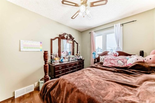 49 Applewood Court Se, Calgary, AB - Indoor Photo Showing Bedroom
