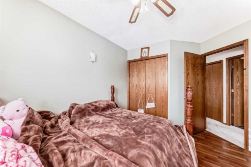 49 Applewood Court Se, Calgary, AB - Indoor Photo Showing Bedroom