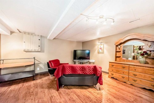 49 Applewood Court Se, Calgary, AB - Indoor