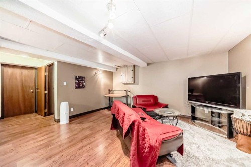 49 Applewood Court Se, Calgary, AB - Indoor