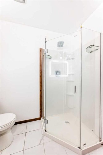 49 Applewood Court Se, Calgary, AB - Indoor Photo Showing Bathroom