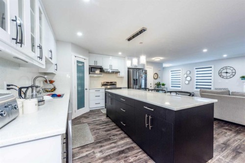 192 Cove Rise Rise, Chestermere, AB - Indoor Photo Showing Kitchen With Upgraded Kitchen