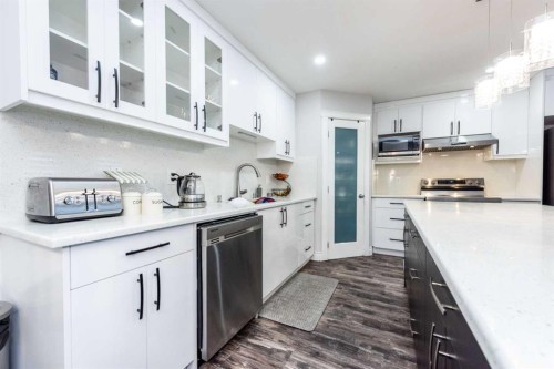 192 Cove Rise Rise, Chestermere, AB - Indoor Photo Showing Kitchen With Stainless Steel Kitchen With Upgraded Kitchen