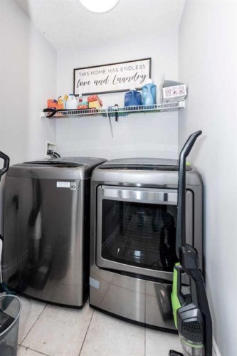 192 Cove Rise Rise, Chestermere, AB - Indoor Photo Showing Laundry Room