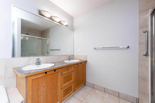 192 Cove Rise Rise, Chestermere, AB - Indoor Photo Showing Bathroom