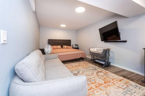 192 Cove Rise Rise, Chestermere, AB - Indoor Photo Showing Bedroom