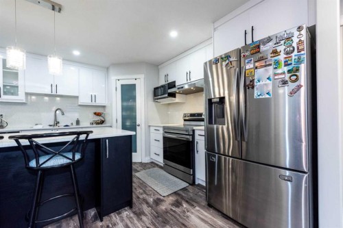 192 Cove Rise Rise, Chestermere, AB - Indoor Photo Showing Kitchen With Stainless Steel Kitchen With Upgraded Kitchen