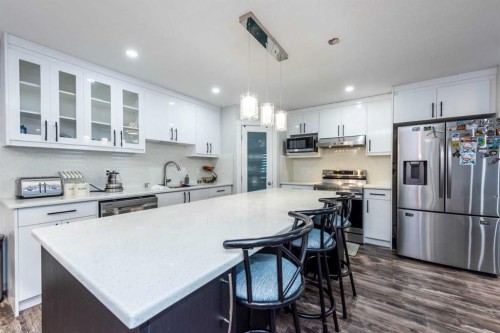 192 Cove Rise Rise, Chestermere, AB - Indoor Photo Showing Kitchen With Stainless Steel Kitchen With Upgraded Kitchen