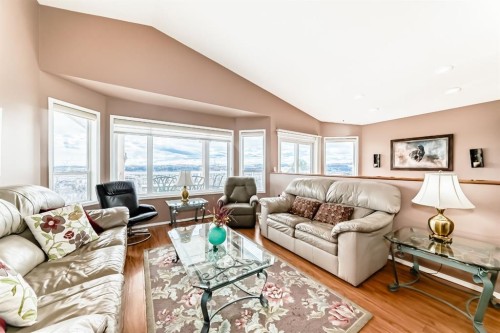 14 Headlands Close, Cochrane, AB - Indoor Photo Showing Living Room