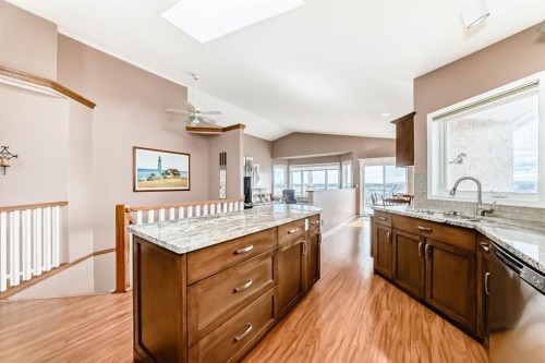 14 Headlands Close, Cochrane, AB - Indoor Photo Showing Kitchen