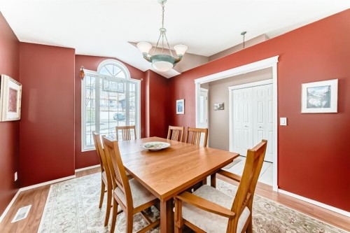 14 Headlands Close, Cochrane, AB - Indoor Photo Showing Dining Room