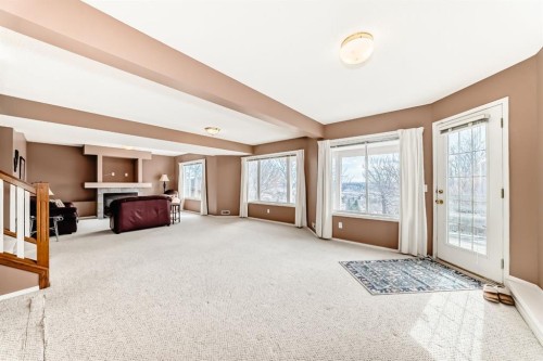 14 Headlands Close, Cochrane, AB - Indoor Photo Showing Other Room