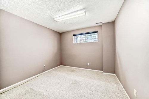 14 Headlands Close, Cochrane, AB - Indoor Photo Showing Other Room