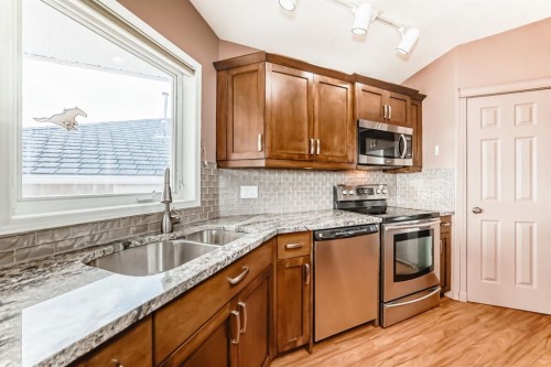 14 Headlands Close, Cochrane, AB - Indoor Photo Showing Kitchen With Double Sink