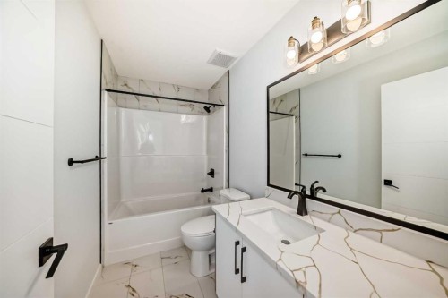 69 Lakes Estates Circle, Strathmore, AB - Indoor Photo Showing Bathroom