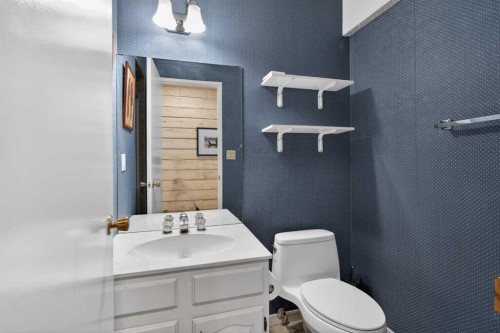 12 Midpark Place Se, Calgary, AB - Indoor Photo Showing Bathroom