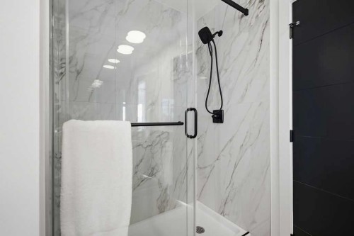 105 Heritage Boulevard, Cochrane, AB - Indoor Photo Showing Bathroom