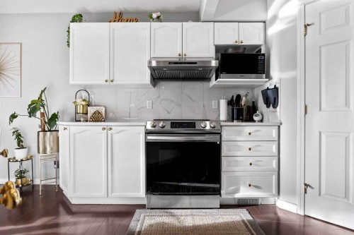 465 Panamount Boulevard Nw, Calgary, AB - Indoor Photo Showing Kitchen