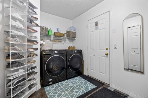 465 Panamount Boulevard Nw, Calgary, AB - Indoor Photo Showing Laundry Room