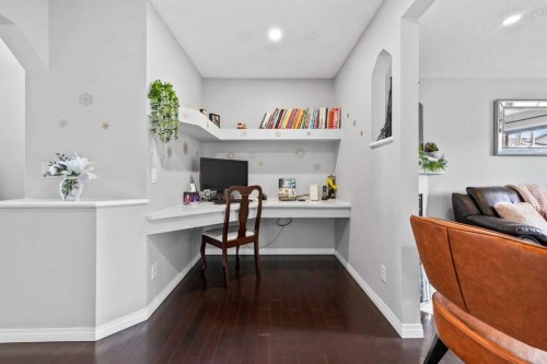 465 Panamount Boulevard Nw, Calgary, AB - Indoor Photo Showing Office