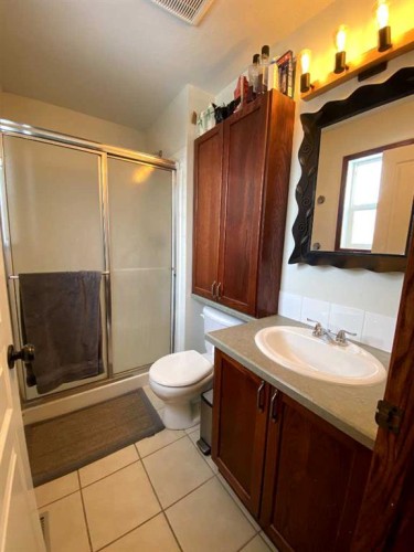 45 Lyons Close, Red Deer, AB - Indoor Photo Showing Bathroom