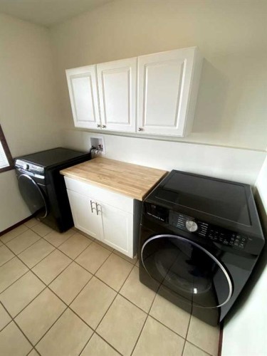 45 Lyons Close, Red Deer, AB - Indoor Photo Showing Laundry Room