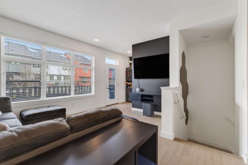252 Walden Path Se, Calgary, AB - Indoor