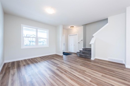 671 Wolf Willow Boulevard Se, Calgary, AB - Indoor Photo Showing Other Room