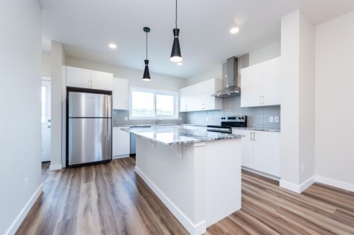 671 Wolf Willow Boulevard Se, Calgary, AB - Indoor Photo Showing Kitchen With Stainless Steel Kitchen With Upgraded Kitchen