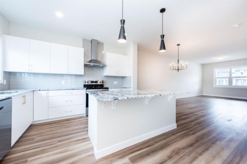 671 Wolf Willow Boulevard Se, Calgary, AB - Indoor Photo Showing Kitchen With Upgraded Kitchen