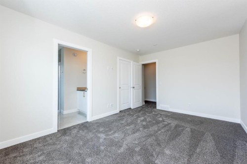 671 Wolf Willow Boulevard Se, Calgary, AB - Indoor Photo Showing Other Room