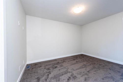 671 Wolf Willow Boulevard Se, Calgary, AB - Indoor Photo Showing Other Room