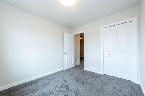 671 Wolf Willow Boulevard Se, Calgary, AB - Indoor Photo Showing Other Room
