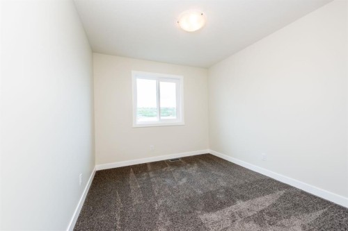 671 Wolf Willow Boulevard Se, Calgary, AB - Indoor Photo Showing Other Room