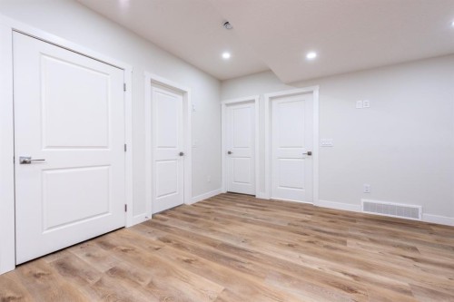 671 Wolf Willow Boulevard Se, Calgary, AB - Indoor Photo Showing Other Room